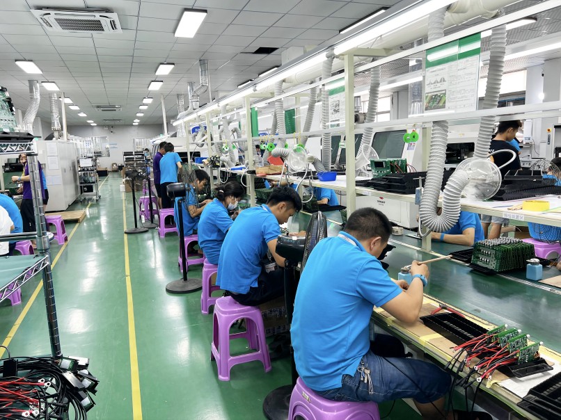 SMT加工廠的DIP插件加工車(chē)間 SMT加工廠的DIP插件加工車(chē)間